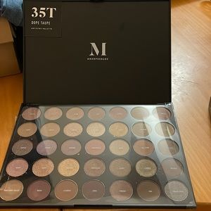 Morphe eye shadow Pallet